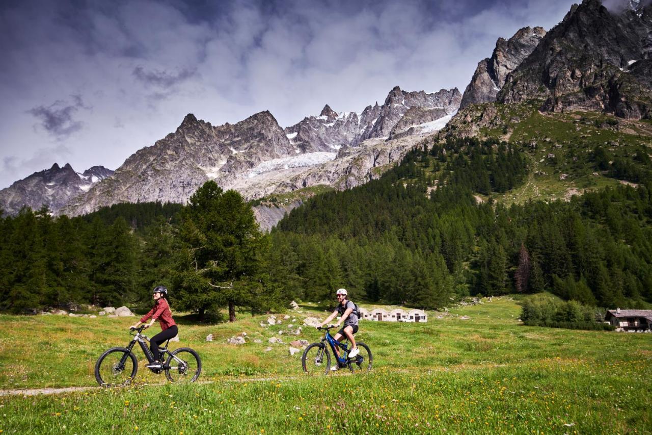 Le Massif Hotel & Lodge Courmayeur The Leading Hotels Of The World Екстериор снимка